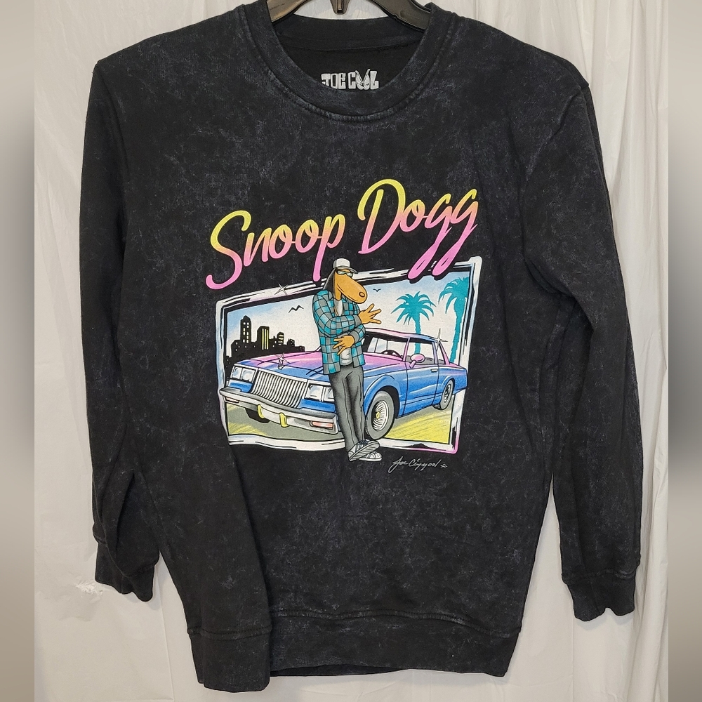 GG Collection Black and Pink Crewneck Sweater with Graphic Design